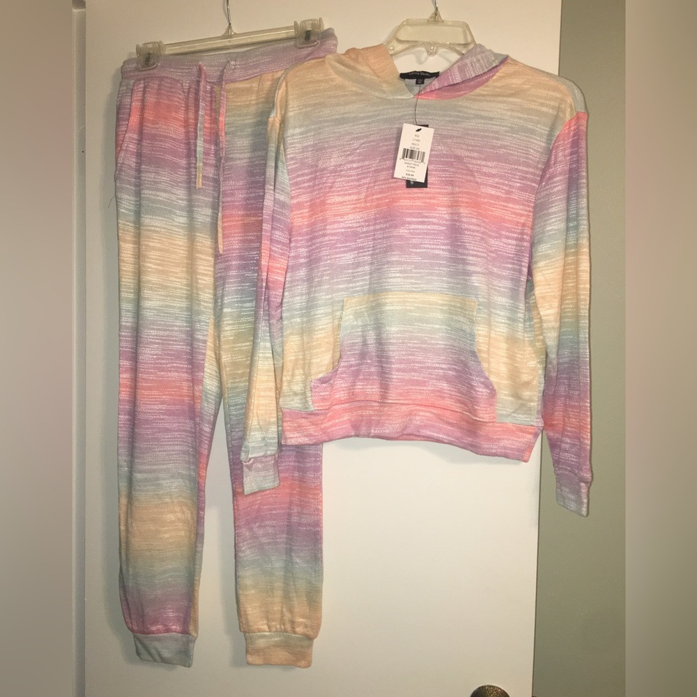 LEA & VIOLA 2 Piece Outfit Multicolored Pastel Colors...Brand New Never Worn